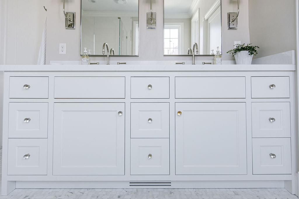 White shaker vanity with clear knob hardware